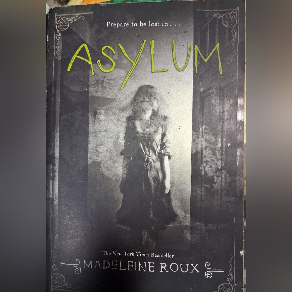 Asylum by Madeleine Roux -phyc Thriller
